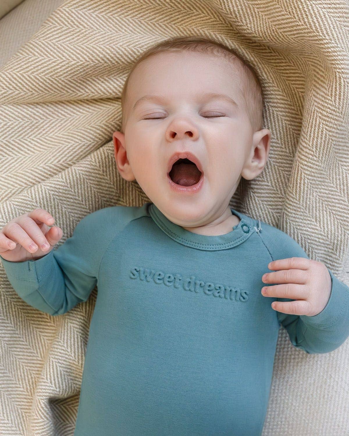 Sweet Dreams Hidden Zipper Footie: Arctic